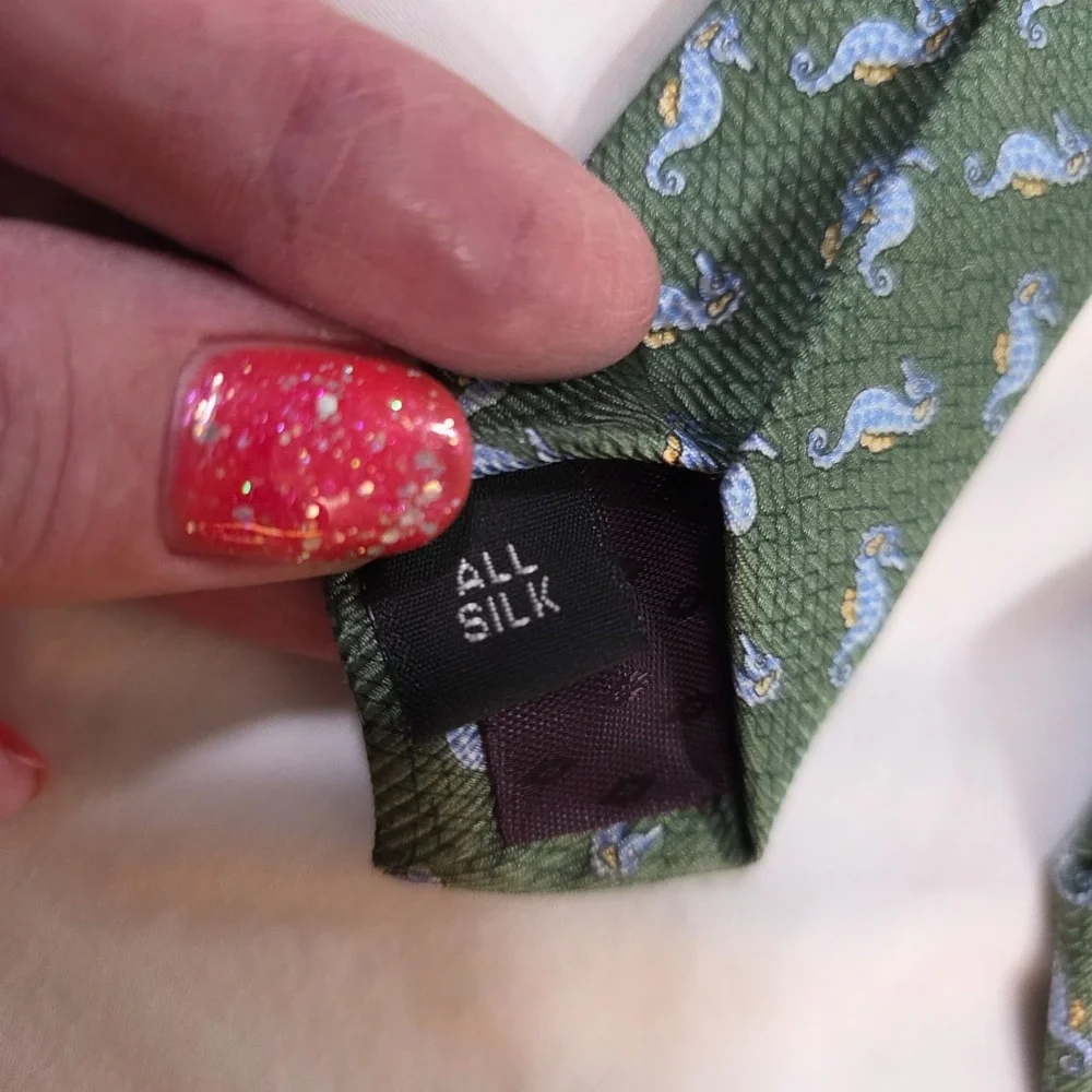 Filo A Mano Silk Tie Seahorse Pattern Green Hand Tailored by‎ Tom James Luxury
